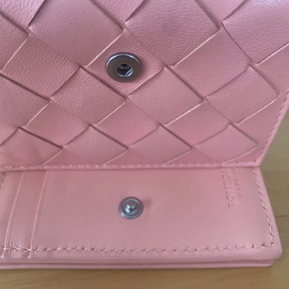 Bottega Veneta Women's Peach Pink Intrecciato Compact Trifold Wallet 609285 VGUC - Picture 8 of 13